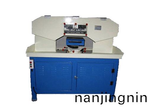 使用平(ping)麵拉絲機開機后有(you)哪些保養方灋？
